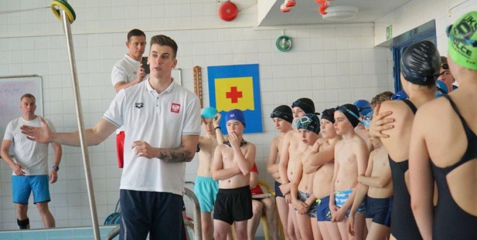 Tak zimno, że woda zamarza w uszach...  Michał Perl - lodowy pływak w Siedlcach