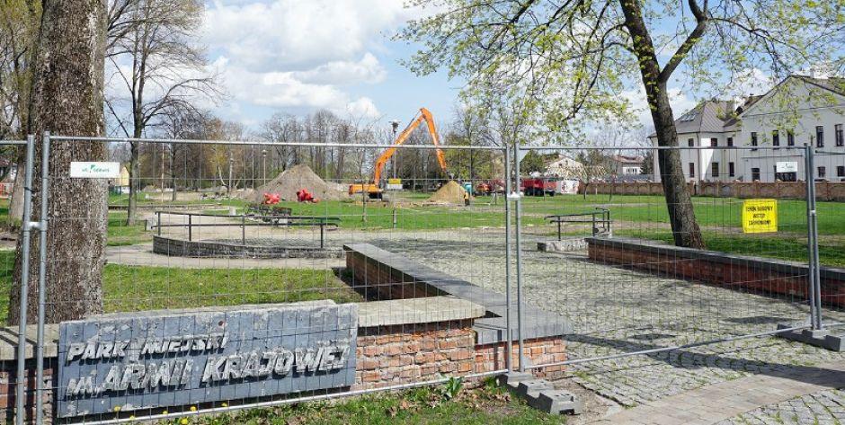 Zamieszanie wokół parku w Węgrowie: Rewitalizacja czy wycinka?