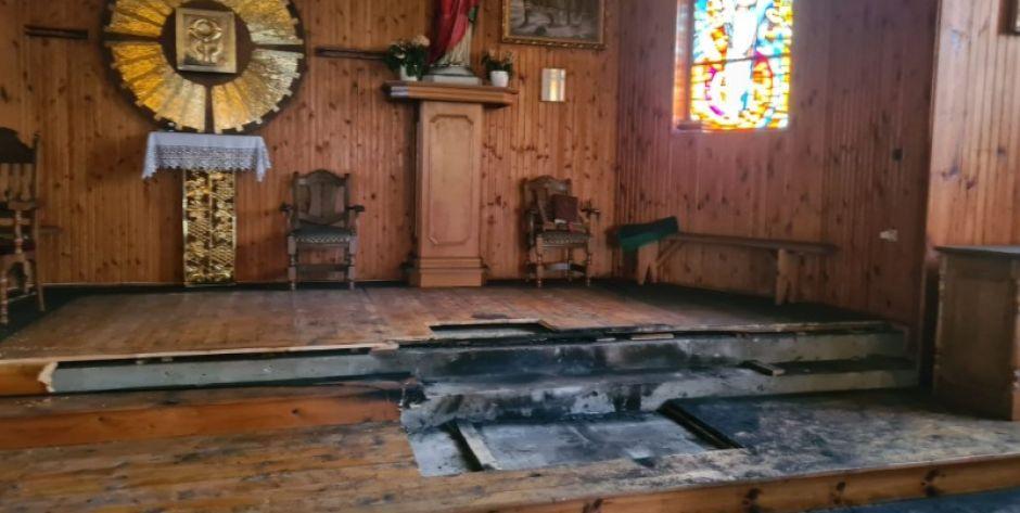 Koszelówka: Pożar w kaplicy - spłonęła ambona oraz stół ołtarza
