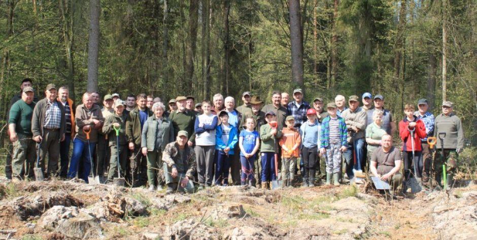Wojskowe Koło Łowieckie 304 „Ryś” w Adamowie: Z okazji jubileuszu posadzili dęby