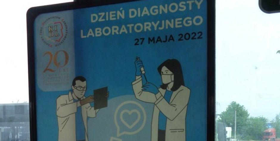 Siedlce: Plakaty-niespodzianki na Dzień Diagnosty Laboratoryjnego