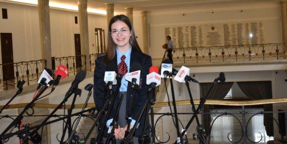 Alicja Atay z Katolickiej Szkoły Podstawowej  w Siedlcach w gronie ogólnopolskich laureatów XXVIII edycji Samorządowego Konkursu Nastolatków Ośmiu Wspaniałych