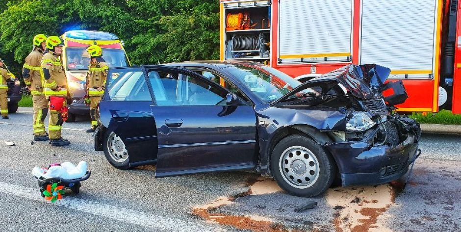 Zderzenie trzech samochodów w Zbuczynie. Ranne są 3 osoby, wśród nich dziecko