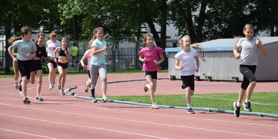 Biegali, skakali, rzucali piłeczką - siedleccy mistrzowie czwórboju lekkoatletycznego