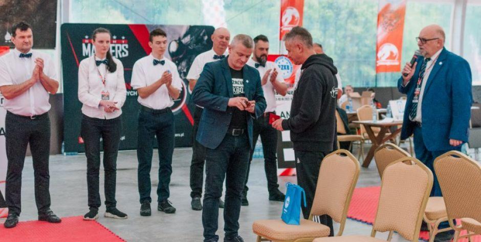 Srebrna odznaka „za zasługi dla sportu” dla Zenona Pawlikowskiego z KSW Łuków