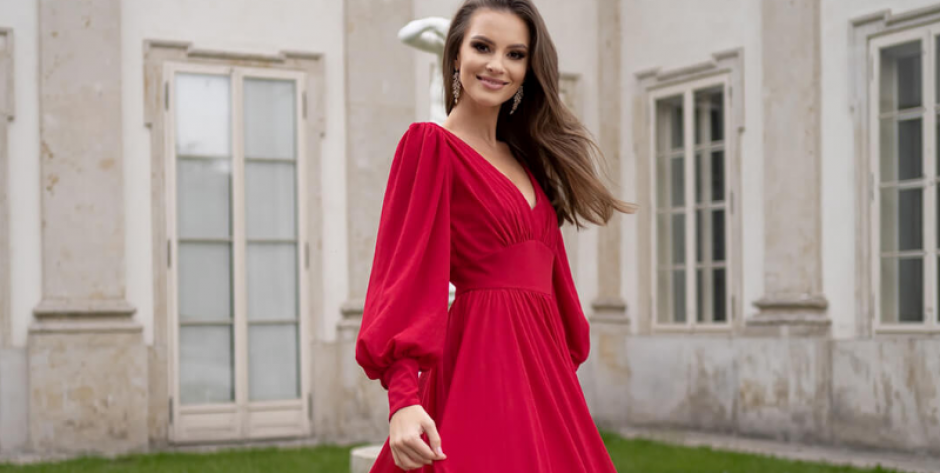 Sukienki wieczorowe maxi a dress code „black tie” i „white tie”