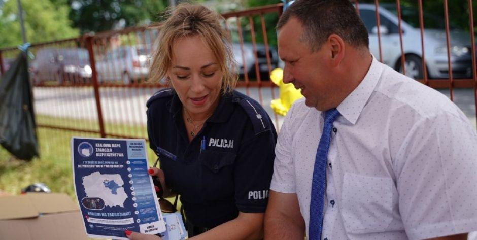Policjanci z Łosic promują Krajową Mapę Zagrożeń Bezpieczeństwa