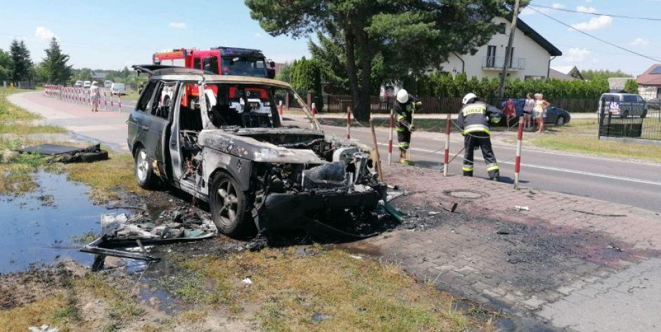 Pożar samochodu na trasie  Łuków - Międzyrzec Podlaski 