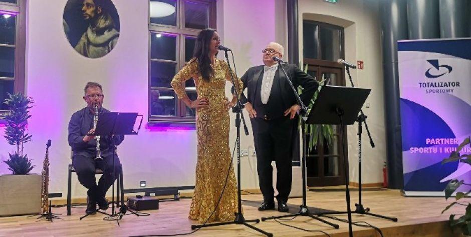 Opera i operetka w klasztorze