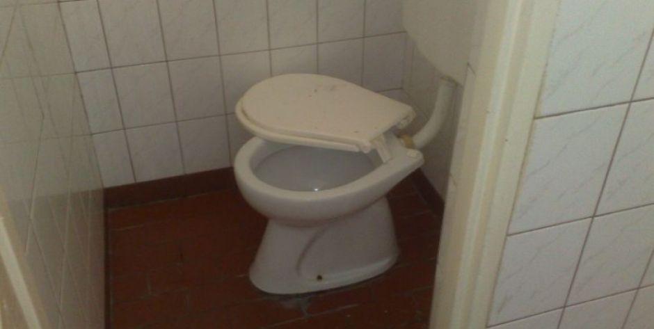 Grzyb i brudne łazienki w nadmorskiej kwaterze, czyli jak wymarzone wakacje zamieniły się w koszmar