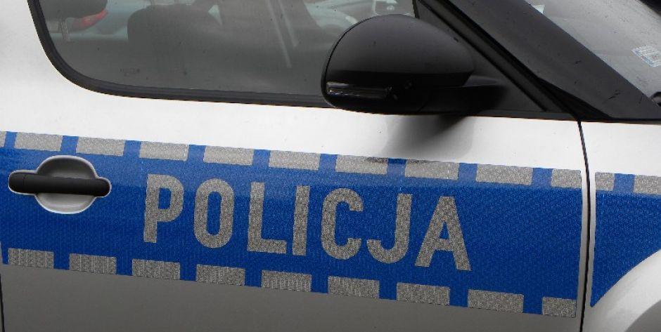 Młotkiem zniszczył umywalki i ukradł baterie