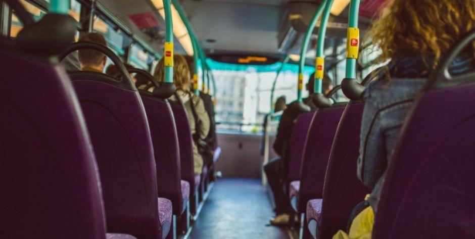 Na wsiach nie ma chętnych do jazdy autobusami? „Po co wozić powietrze i jeszcze to powietrze zatruwać?” 