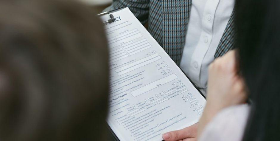 Terminowa i bezterminowa polisa na życie – którą wybrać?