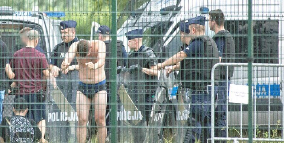 Kibole tłukli się bez opamiętania - zerwane „Czarne koszule”