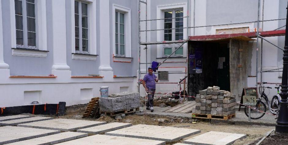 Do siedleckiego magistratu tylko głównym wejściem 