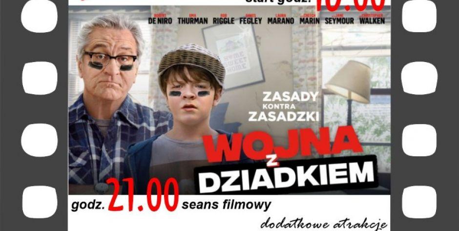 Letnie kino na placu targowym
