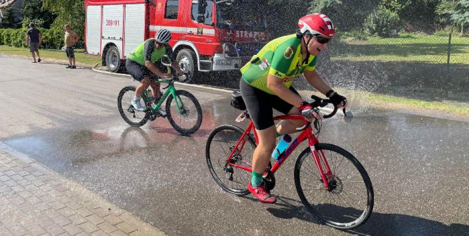 Prawie 200 rowerzystów wzięło udział w wyścigu dookoła powiatu/Jeszcze więcej zdjęć!