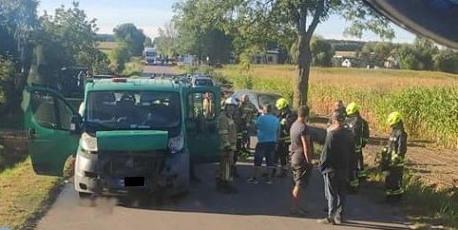 3 osoby ranne po zderzeniu busa z osobówką w Korczewie