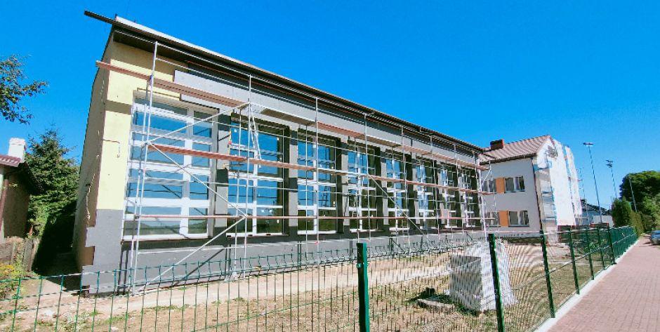 Szkoła w Jabłonnie Lackiej od kilku miesięcy przechodzi gruntowny remont 