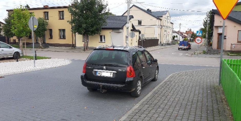 Mistrz parkowania w Parysowie