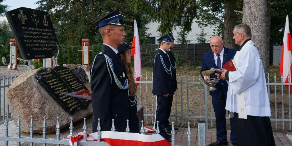 Poświęcenie pomnika w Smolance: Oni zginęli za nie swoje winy
