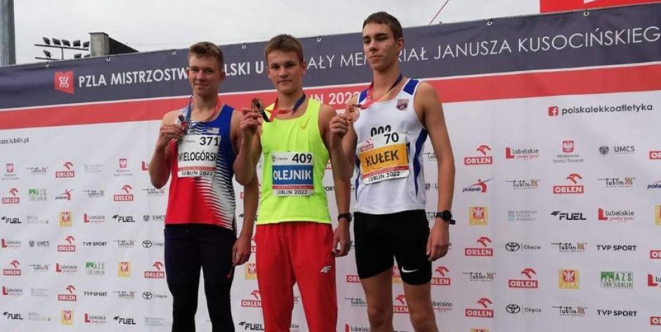 Mikołaj Wielogórski - biegacz z Siedlec z medalem Mistrzostw Polski U16