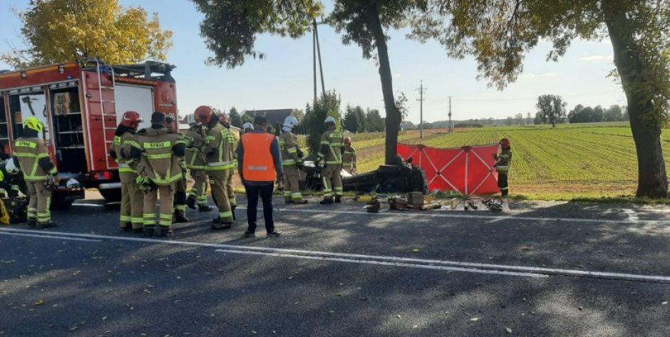 W Zawadach na DK2 zderzyły się samochód osobowy i dwie ciężarówki. Jest ofiara śmiertelna (aktualizacja)
