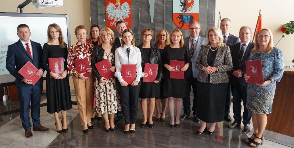 Nagrody starosty dla dyrektorów i nauczycieli