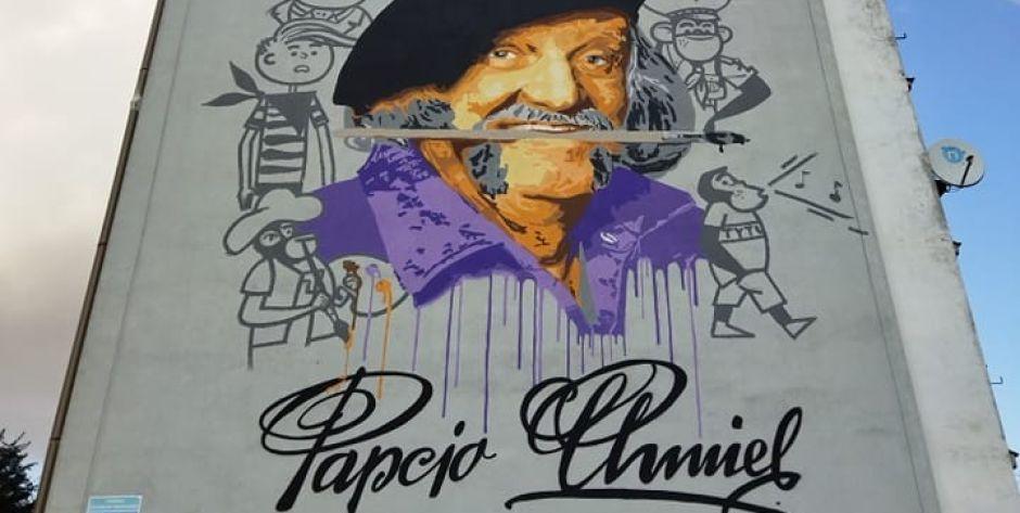 W Łukowie powstał mural Papcia Chmiela