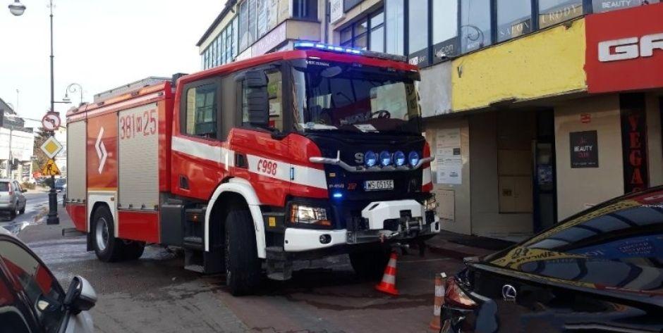 Awaria sieci wodociągowej: Woda zalała duży budynek w centrum Siedlec 
