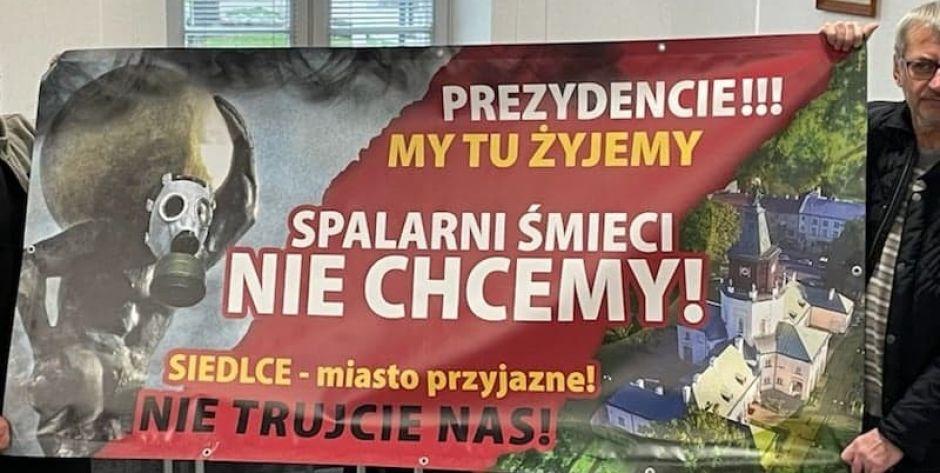 Mieszkańcy protestują i mówią NIE! budowie spalarni odpadów w Siedlcach