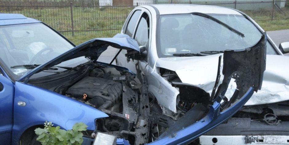 Chciał jechać do Warszawy, zderzył się w volkswagenem