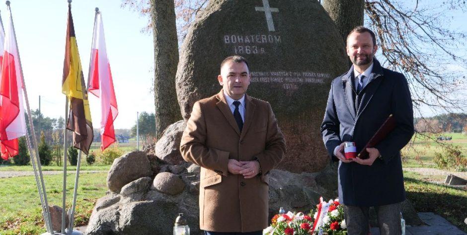 Ziemia z mogiły Powstańców Styczniowych pojechała do Paczkowa