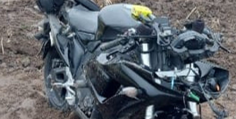 Powypadkowy motocykl porzucony w polu. Po własność zgłosił się pijany 31-latek, który przyjechał na miejsce samochodem