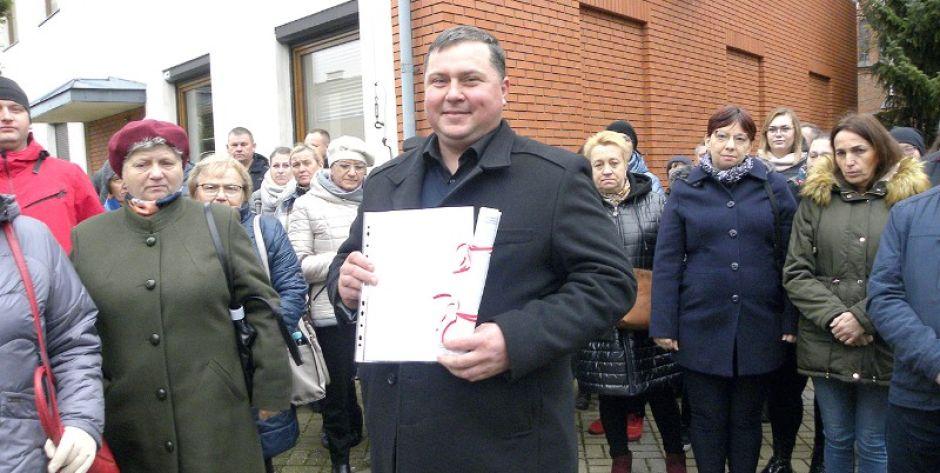 Parafianie z Dziewul nie chcą proboszcza z Serokomli. Przyjechali do biskupa