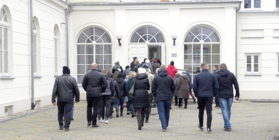Parafianie z Dziewul płaczą ze szczęścia. Nie będzie zmiany proboszcza