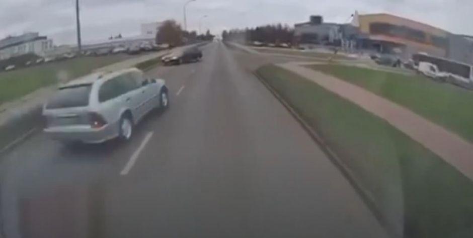 O włos od wypadku na ul. Jana Pawła II w Siedlcach (wideo)