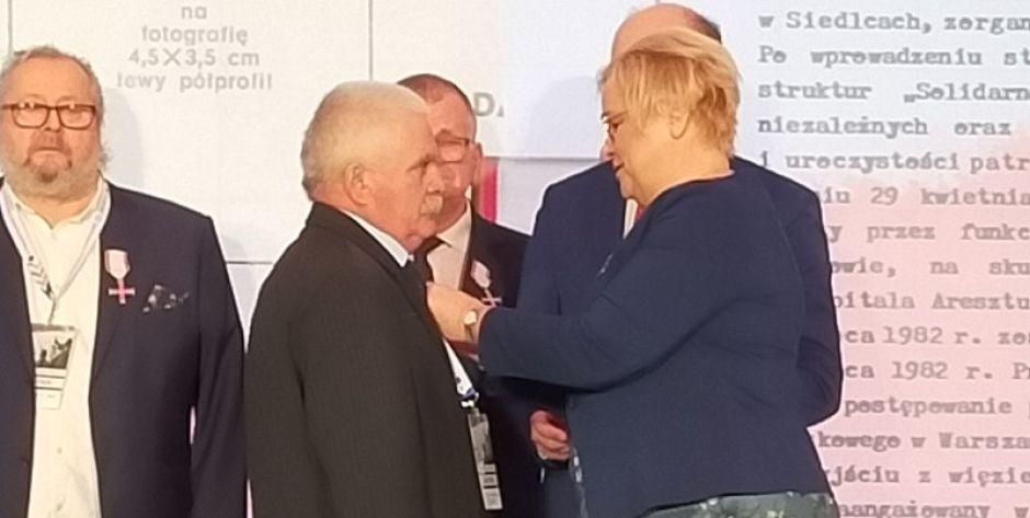 Krzyż Wolności i Solidarności dla Krzysztofa Szymańskiego