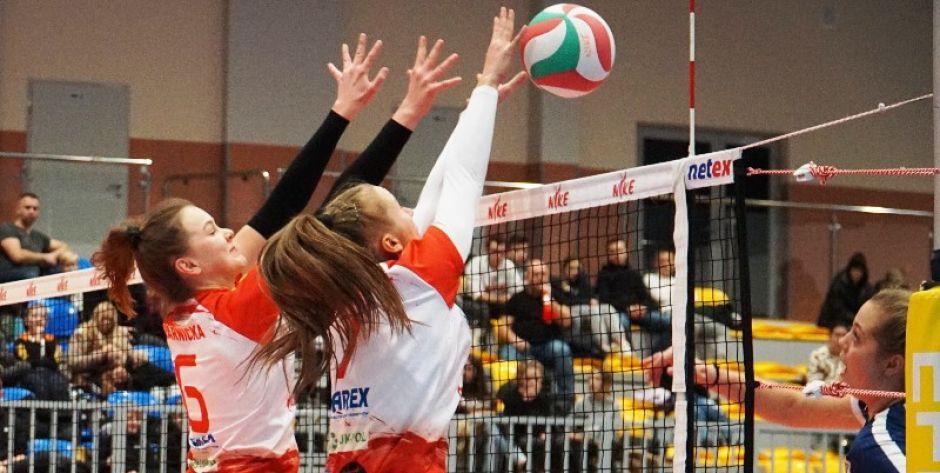 Nie zdziałały wiele, gdy przyjechał Mielec. Nike Węgrów bez szans w starciu z liderem (galeria zdjęć)