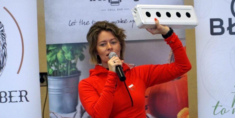 Weronika Nowakowska - mistrzyni biathlonu w ogniu pytań siedleckich dzieci. „Czy trafiła Pani kiedyś w tarczę?”