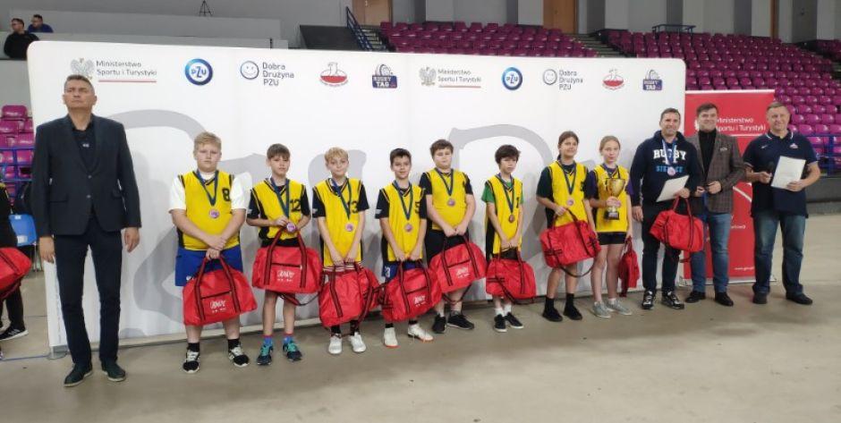 Szkoła Podstawowa w Strzale na podium Wielkiego Finału PZU Szkolnej Ligi Rugby Tag