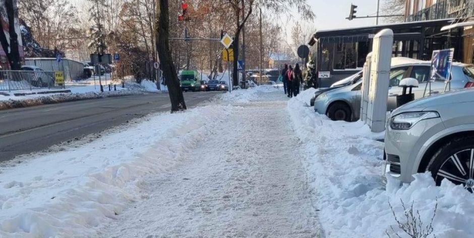 Nieodśnieżone chodniki - „miasto ma to gdzieś?”  
