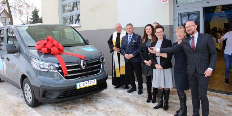 Stadler przekazał busa dla Specjalnego Ośrodka Szkolno-Wychowawczego im. Marii Grzegorzewskiej  w Siedlcach