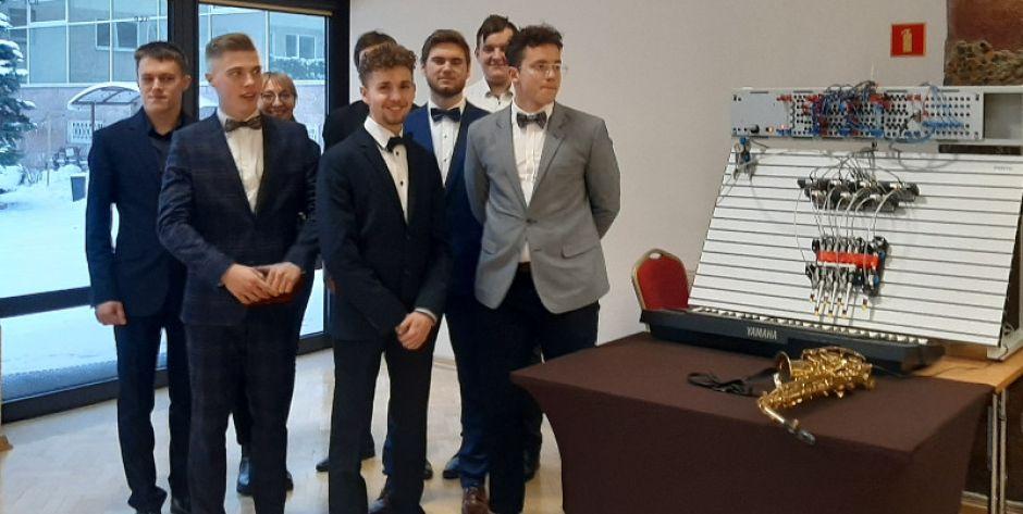 Elektryczne kolędy mechatroniczne w wigilijny wieczór. Przeczytajcie, jak powstawały