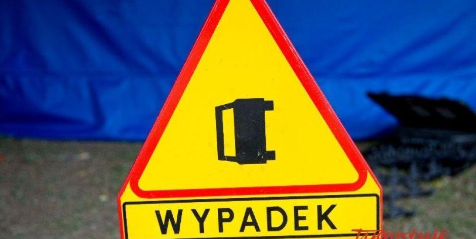 Dachowanie mercedesa na obwodnicy Garwolina