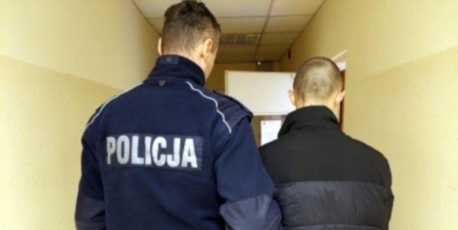 Pijany spowodował kolizję i uciekł. Okazało się, że jechał bez „prawka”, ubezpieczenia i badań technicznych