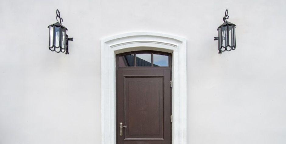 O czym warto pamiętać, wybierając lampy zewnętrzne?