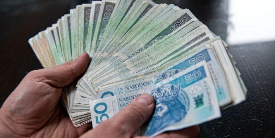 Mimo ostrzeżeń zostają pokrzywdzeni starsi ludzie - tracą dorobek życia