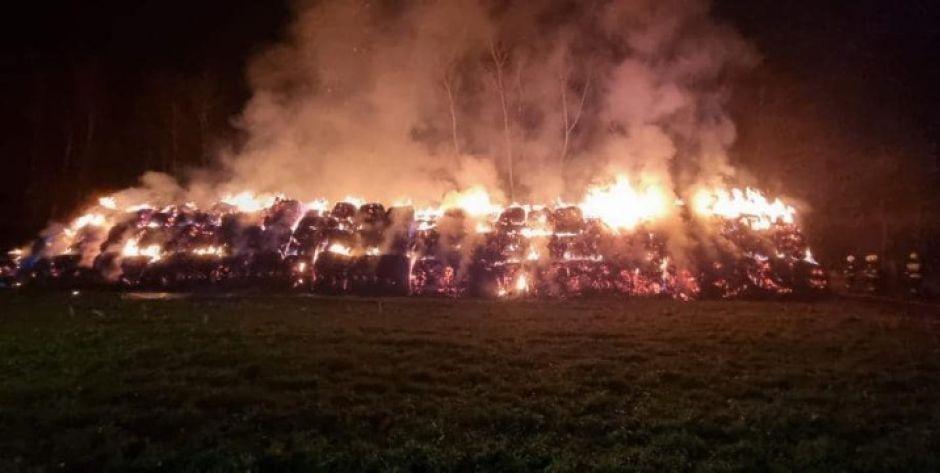 W powiecie sokołowskim płonie 300 bel słomy