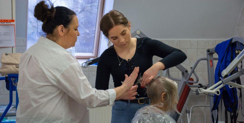 Salon masażu i salon urody z okazji Dnia Babci i Dziadka w Domu nad Stawami